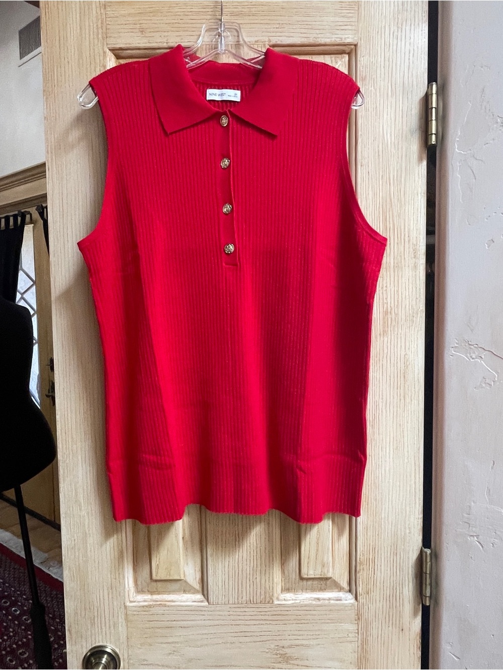 Sleeveless sweater top NWOT